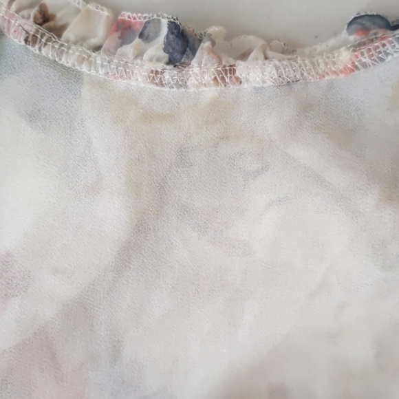 Flowy, Floral, Bell Sleeve Backless Romper - Picture 6 of 7